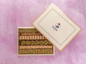 Image for 'مشكل بقلاوة بالفستق والكاجو  (650GR)' Item